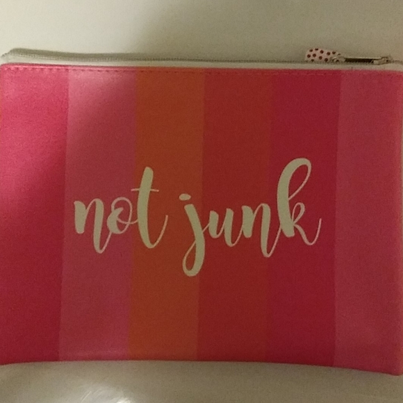 Goody to keep your makeup safe - Picture 4 of 4